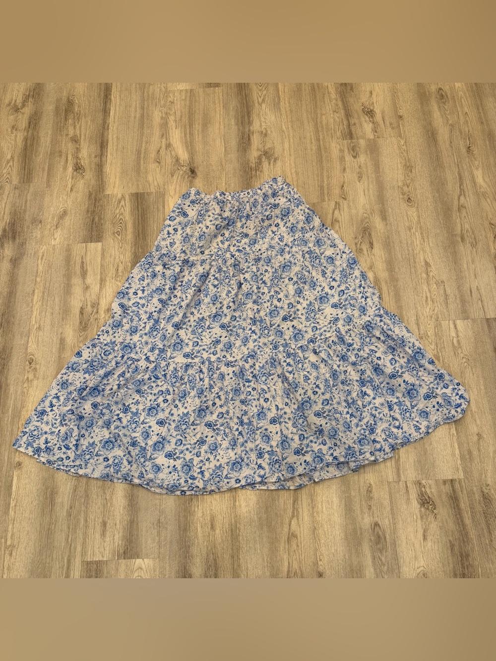 Crown & Ivy Blue Floral Tiered Maxi Skirt 100% Cotton Pockets Size Large - Picture 2 of 3